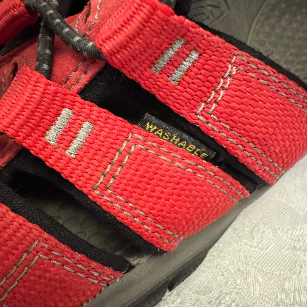 Keen Newport H2 Kids Size 2‎ Waterproof Sandal Hiking Shoe Red Black Coastal